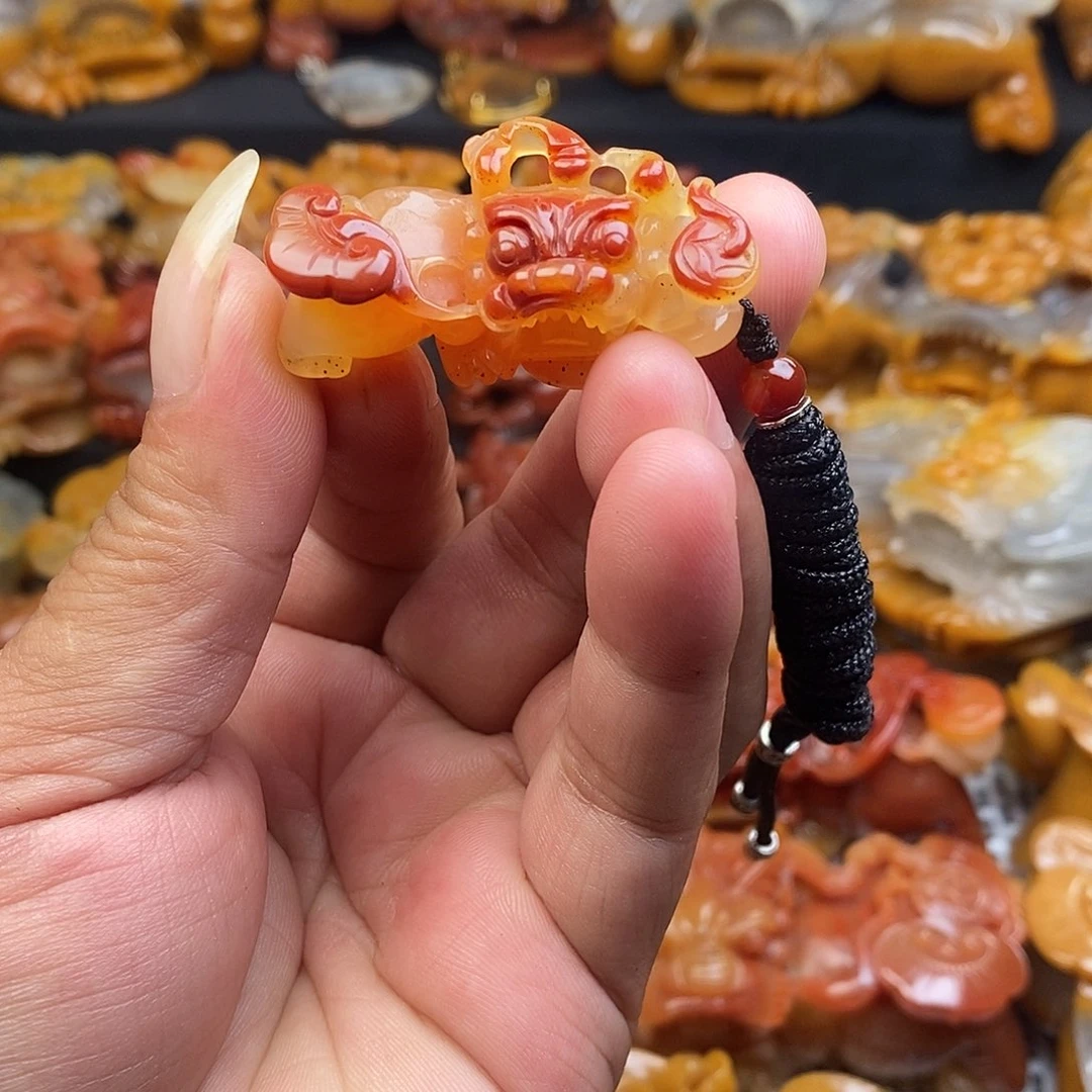石英质玉（黄龙玉）未镶嵌颈饰