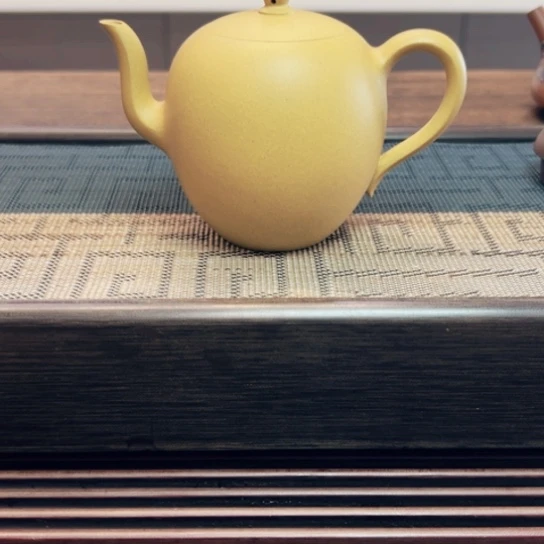 茶壶紫砂黄龙山原矿大水潭本绿半手工（200 cc）