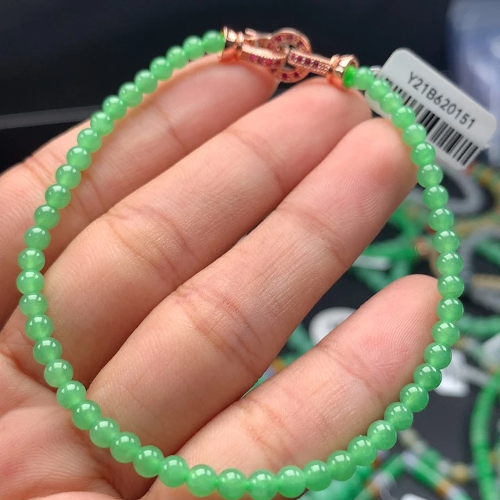 翡翠手镯未镶嵌卡