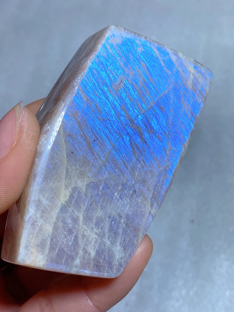 高品质天然月光石随形摆件 效应强 精美蓝月光石 粉粉的感觉