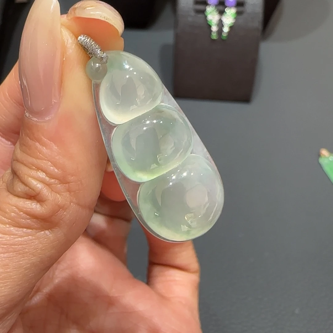 翡翠颈饰未镶嵌福豆