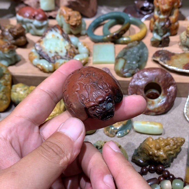 未镶嵌岫岩河磨玉（透闪石质玉）挂件