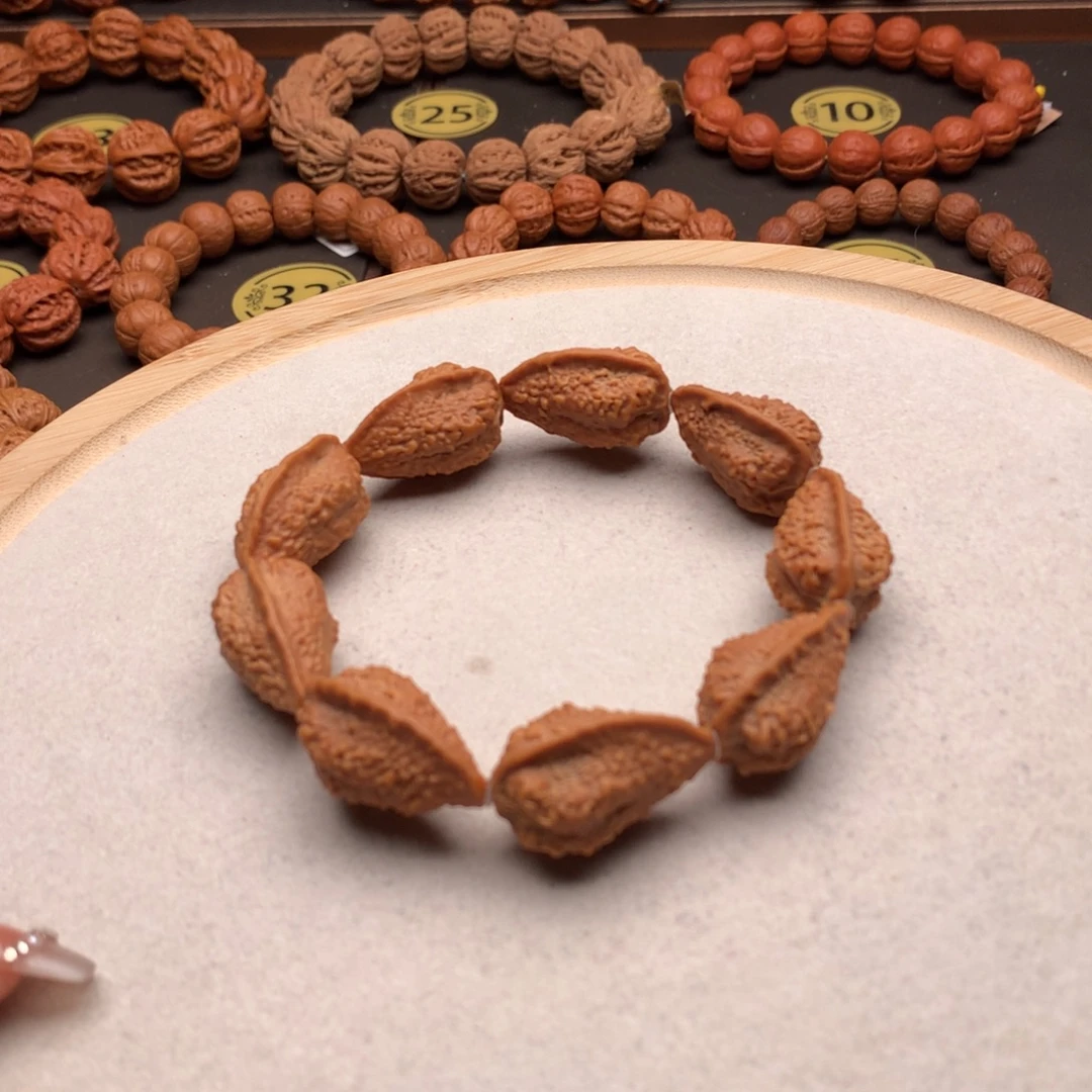 文玩核桃手串绣花鞋