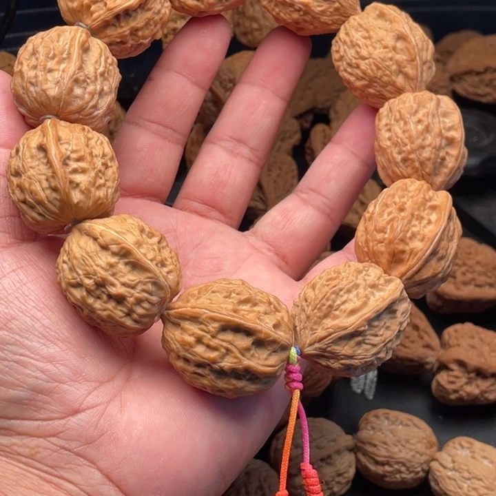 文玩核桃吊坠天**安7野生