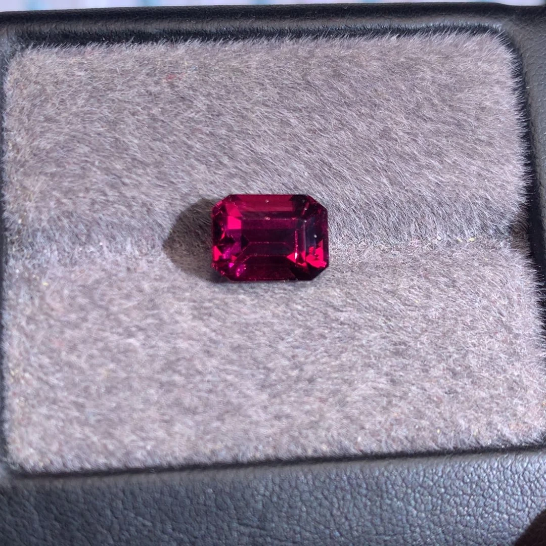 未镶嵌石榴石（紫牙乌）珠宝半成品4.185克拉