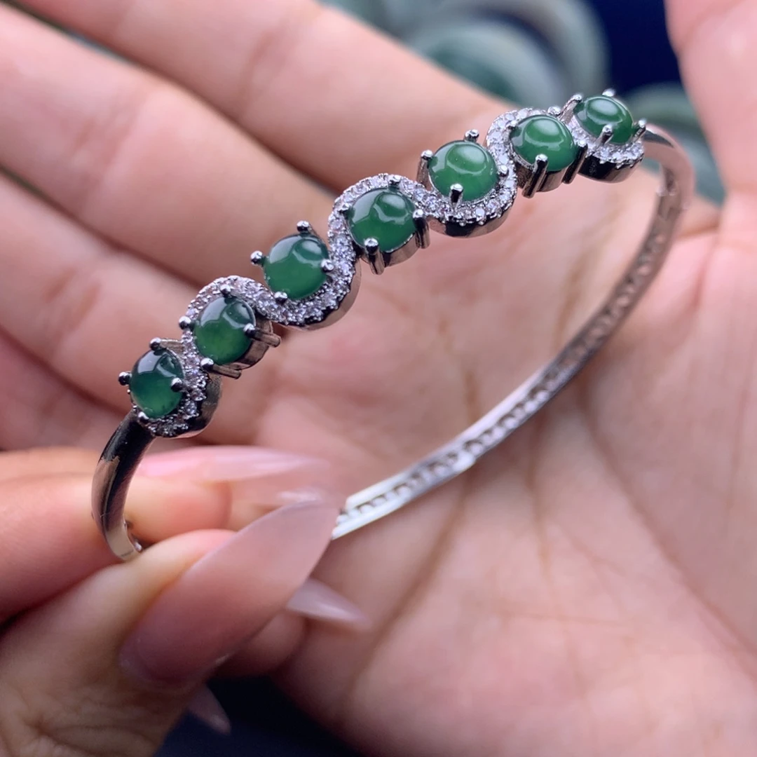 翡翠未镶嵌挂件手镯