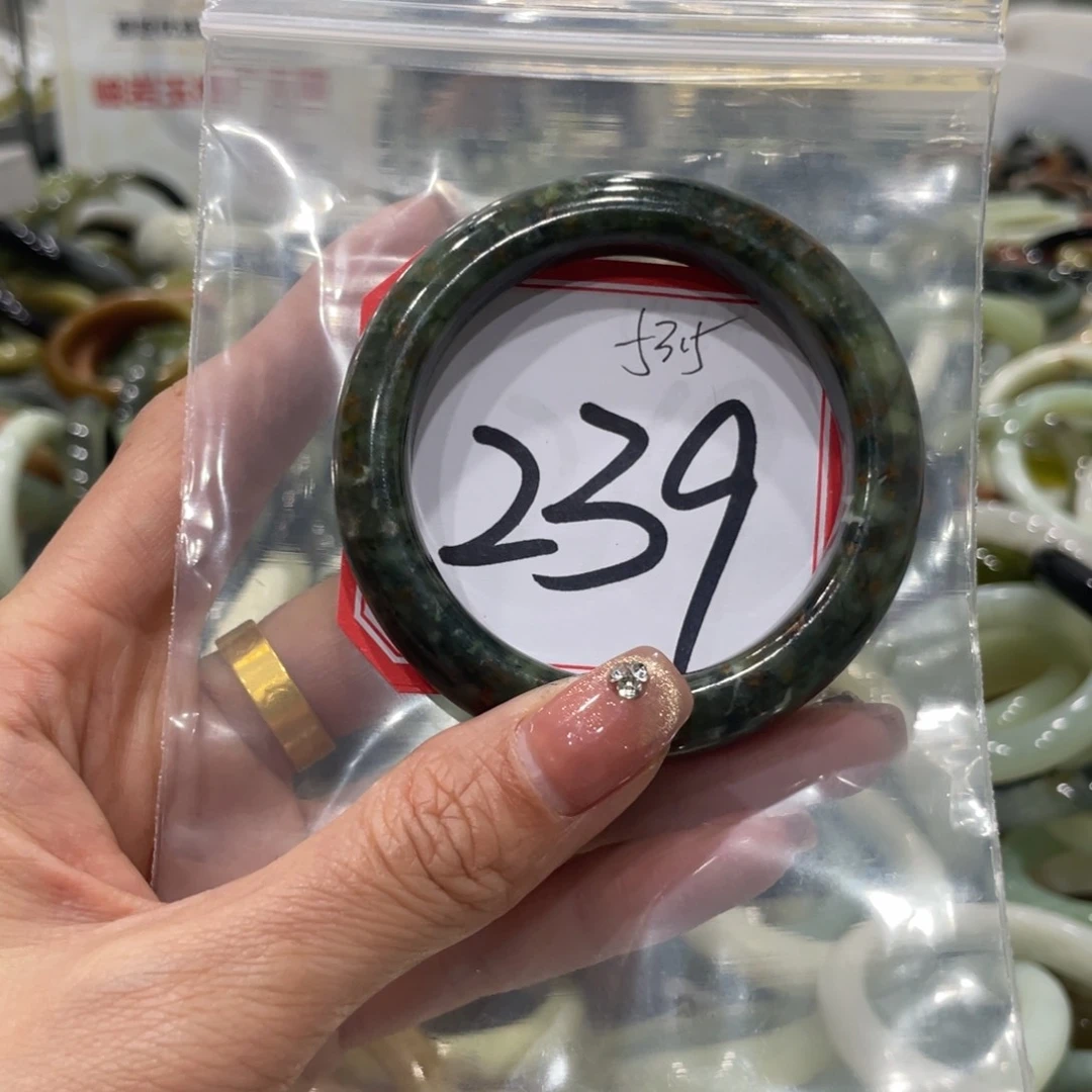 蛇纹石玉手镯未镶嵌