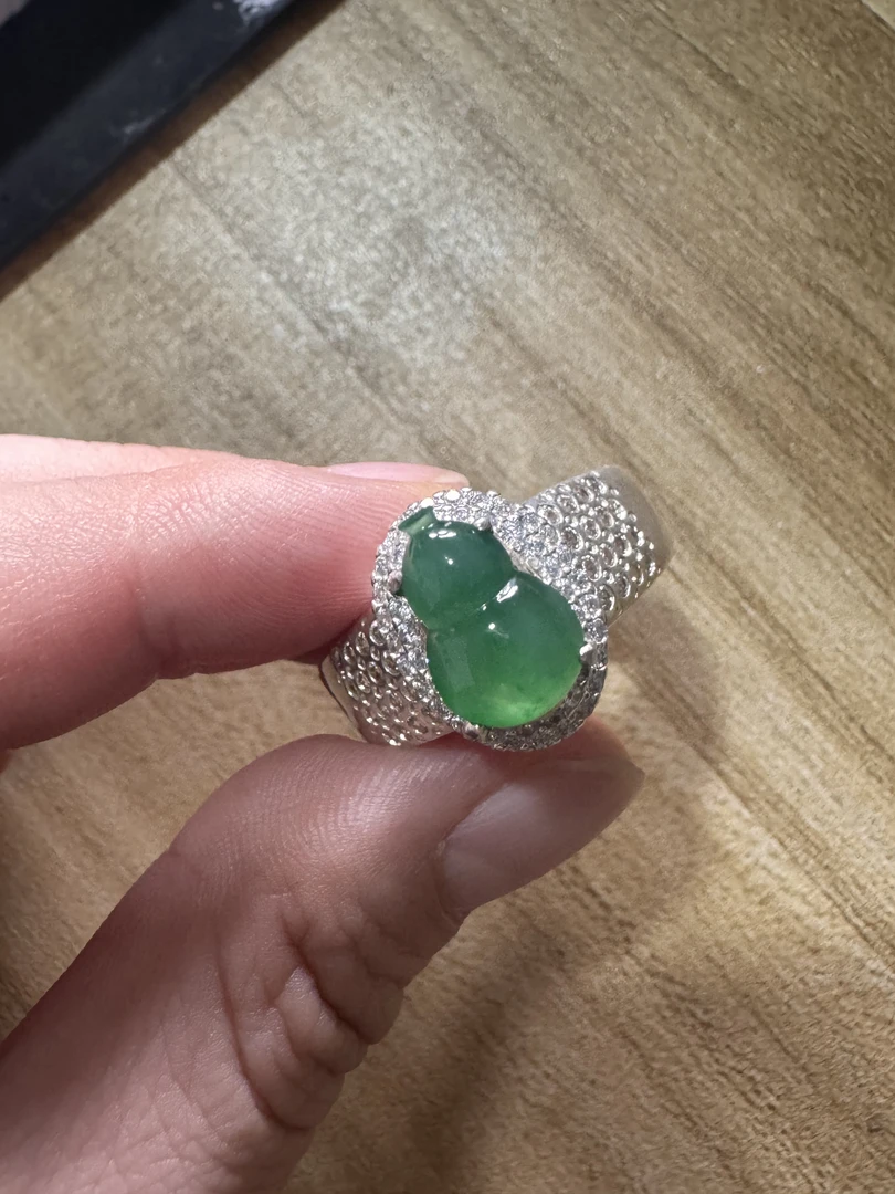 缅甸天然a货翡翠葫芦戒面