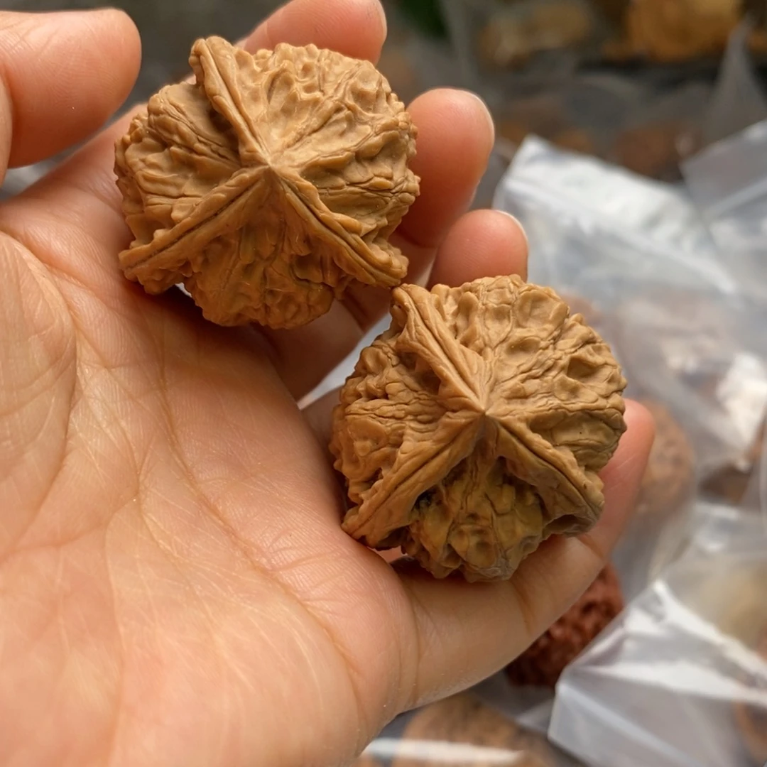 文玩核桃把件血麒麟三棱38尺