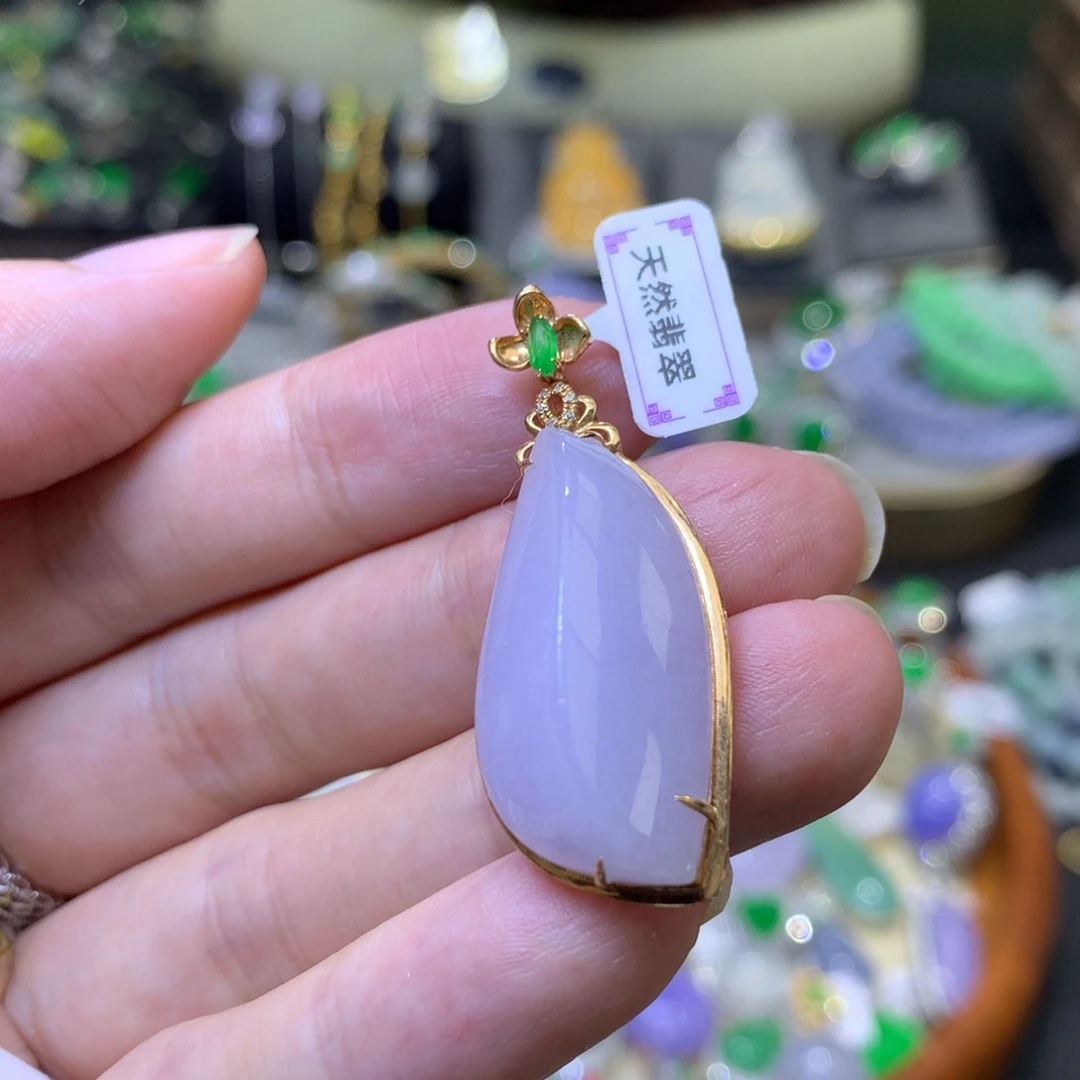 颈饰18K金镶嵌翡翠