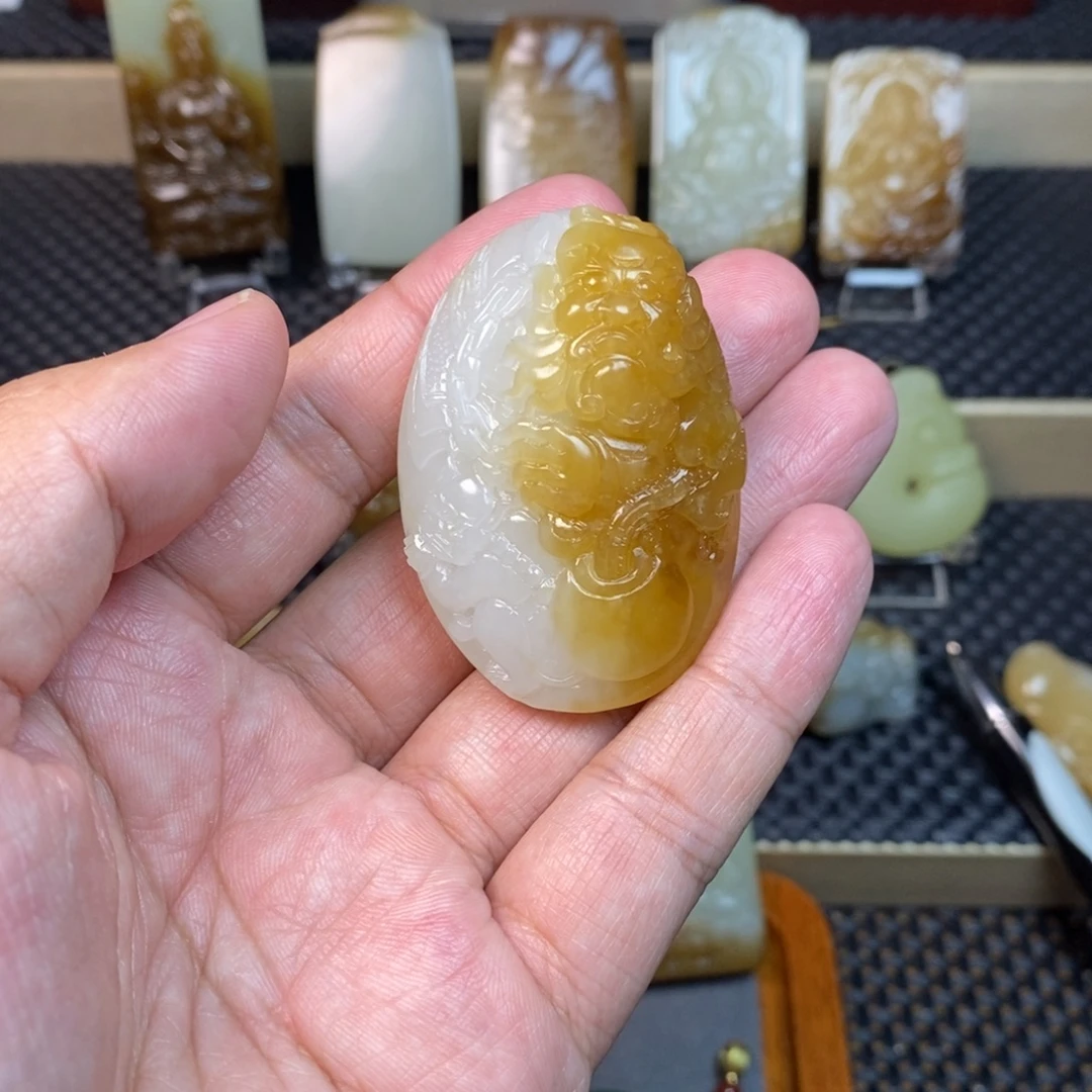 R***O和田玉未镶嵌颈饰