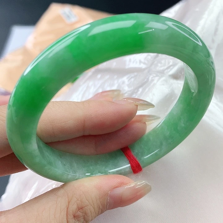 未镶嵌手镯翡翠，668