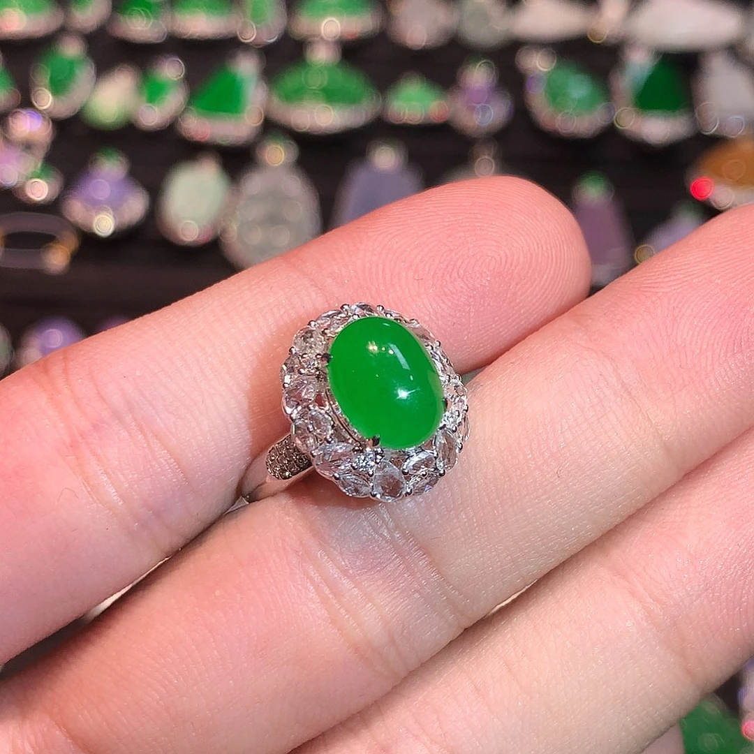 翡翠18K金镶嵌戒指高冰正阳满绿蛋面戒指