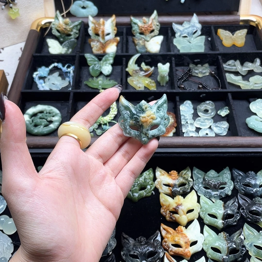 蛇纹石玉未镶嵌颈饰面具送普通绳