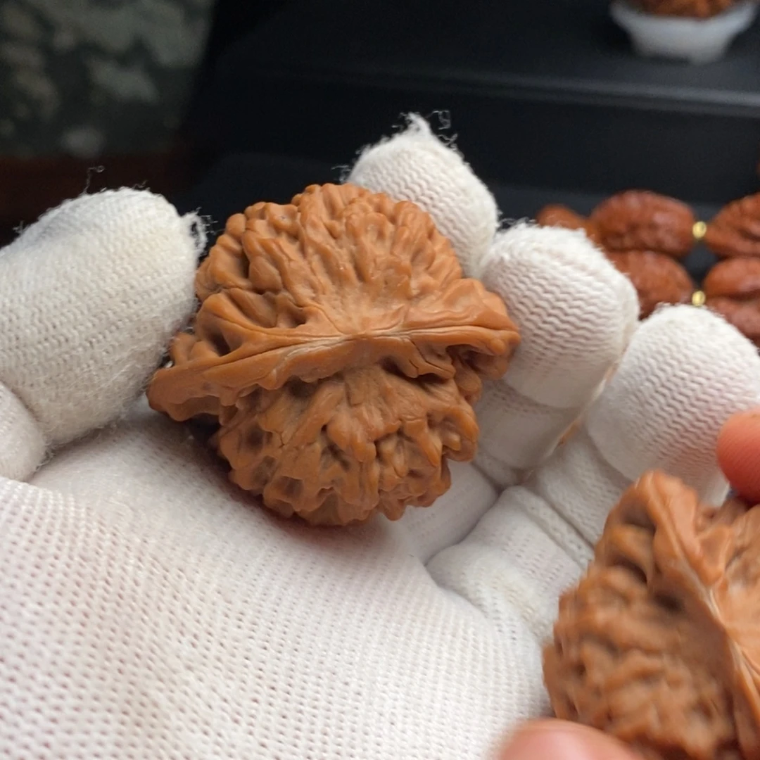 伟***哥文玩核桃吊坠核为贵