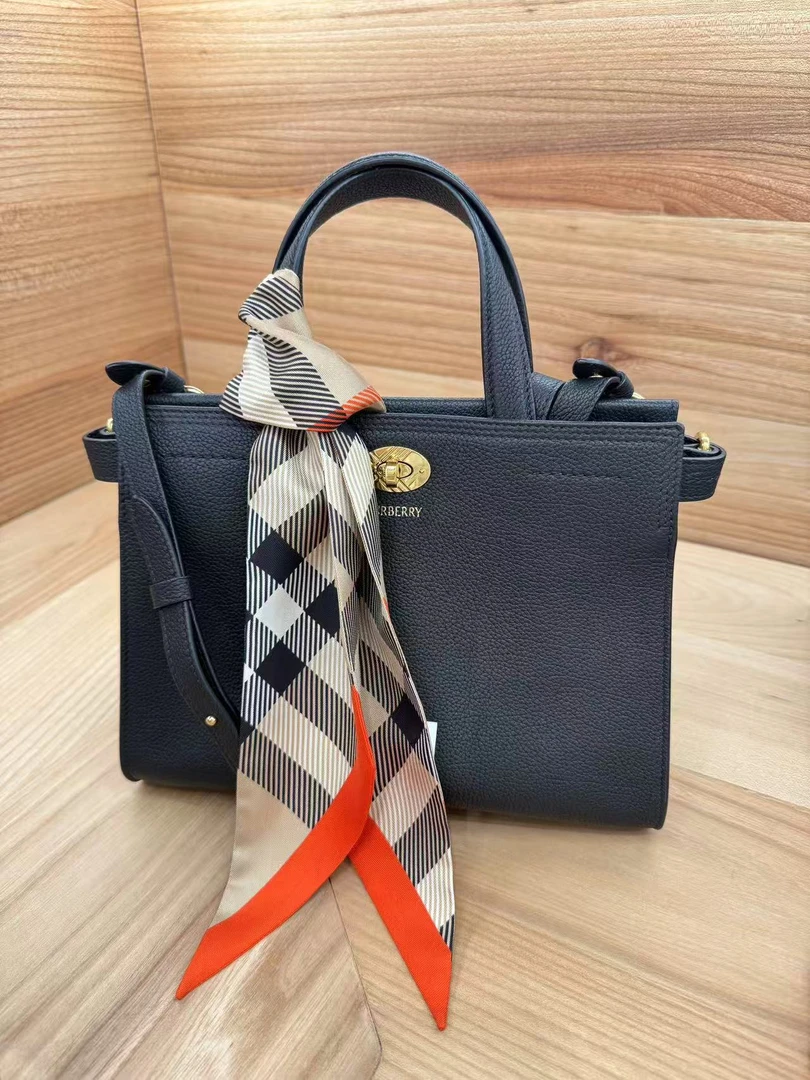 未使用 BURBERRY/博柏利 手提包磁扣包女士竖式通锁扣手提包包