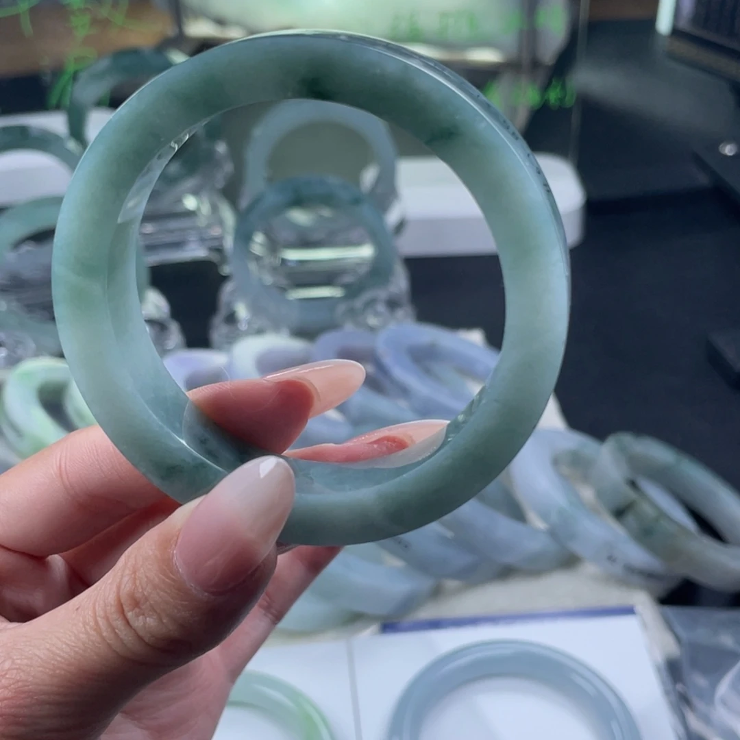 定制翡翠未镶嵌有裂