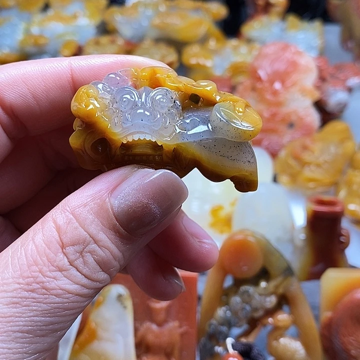 石英质玉（黄龙玉）合金颈饰