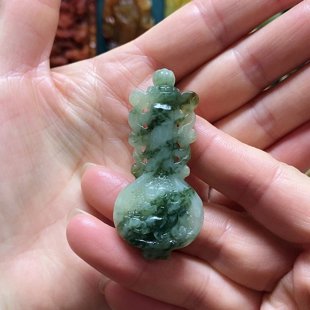 岫玉未镶嵌吊坠(赠链)