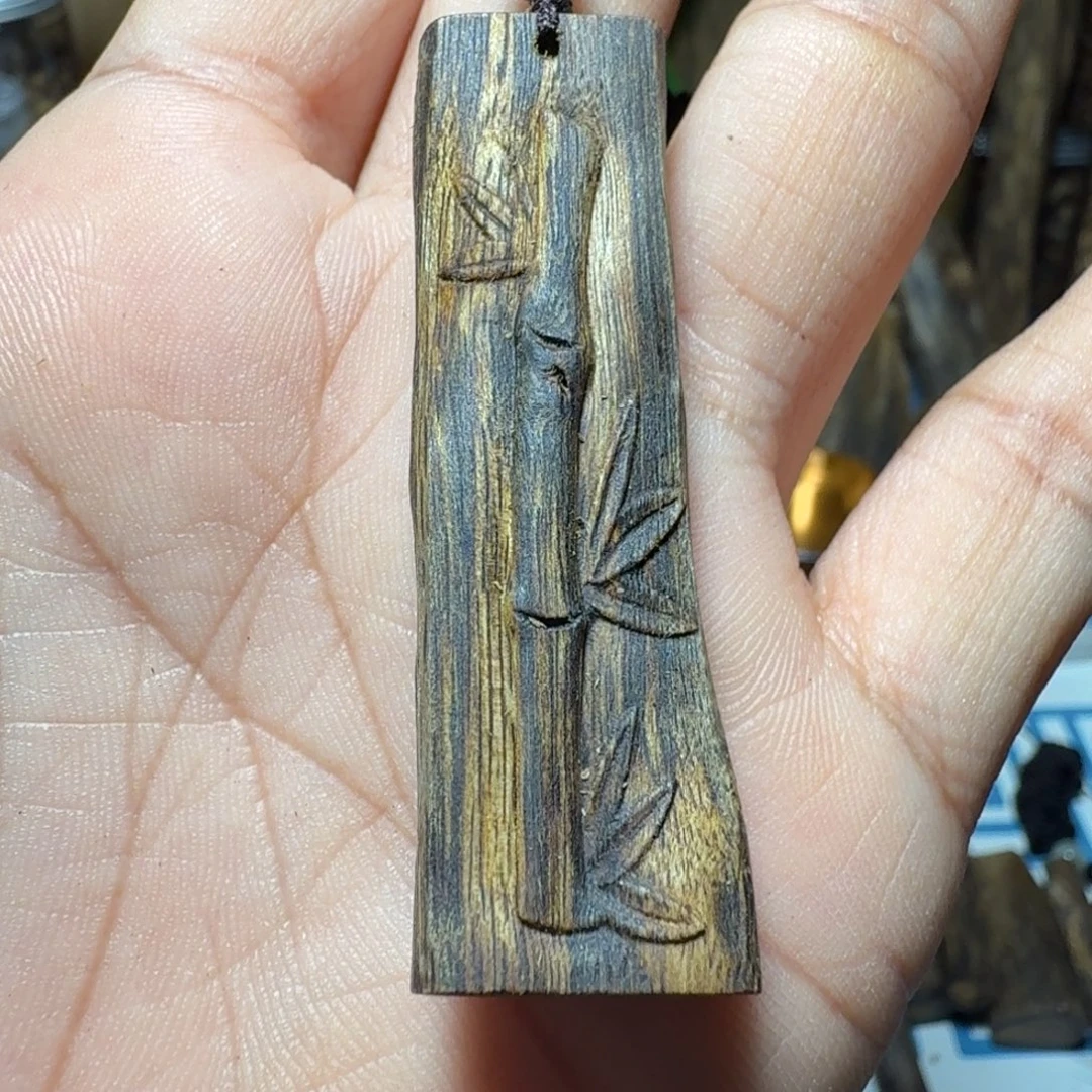叶***゛雕刻竹节牌子5.6克