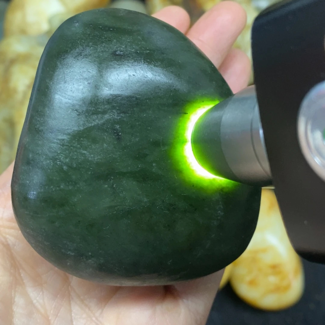 未镶嵌和田玉（糖玉）挂件