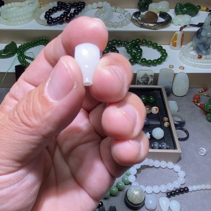 天***热和田玉未镶嵌手链