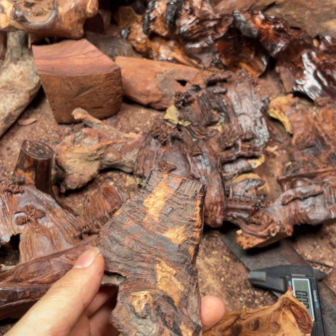 紫***城黄花梨/降香黄檀把件原料定制（不退不换）