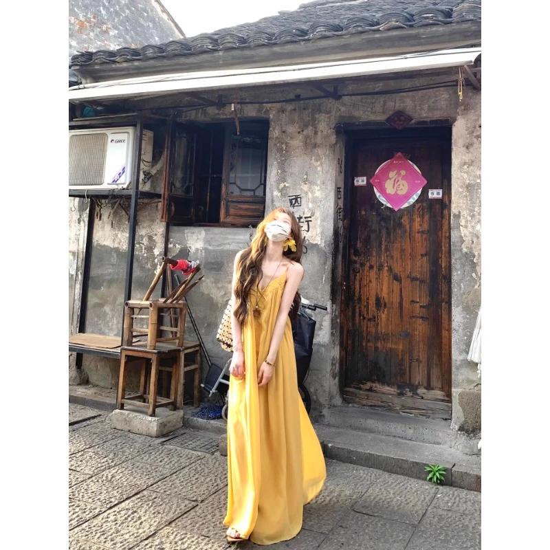 法式氛围感度假风蕾丝花边吊带连衣裙女夏纯欲露背收腰显瘦长裙子