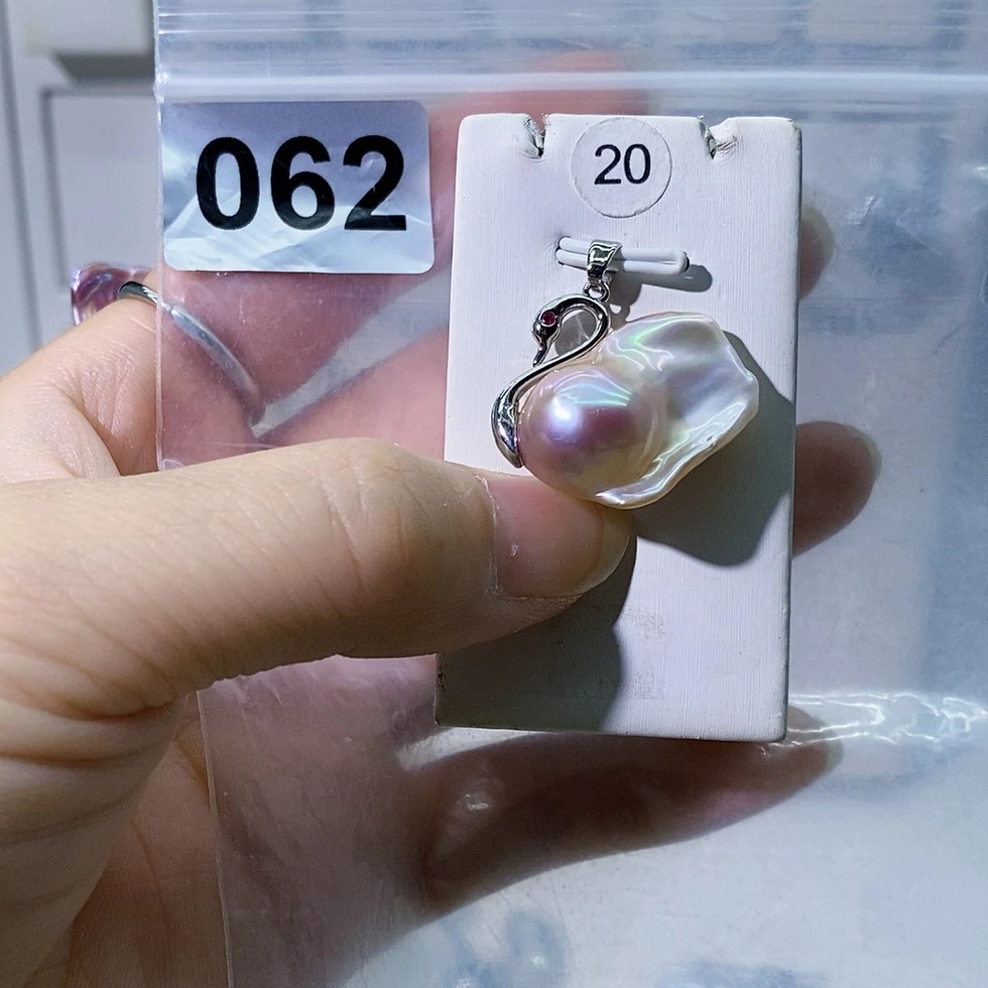 淡水珍珠合金颈饰晓*