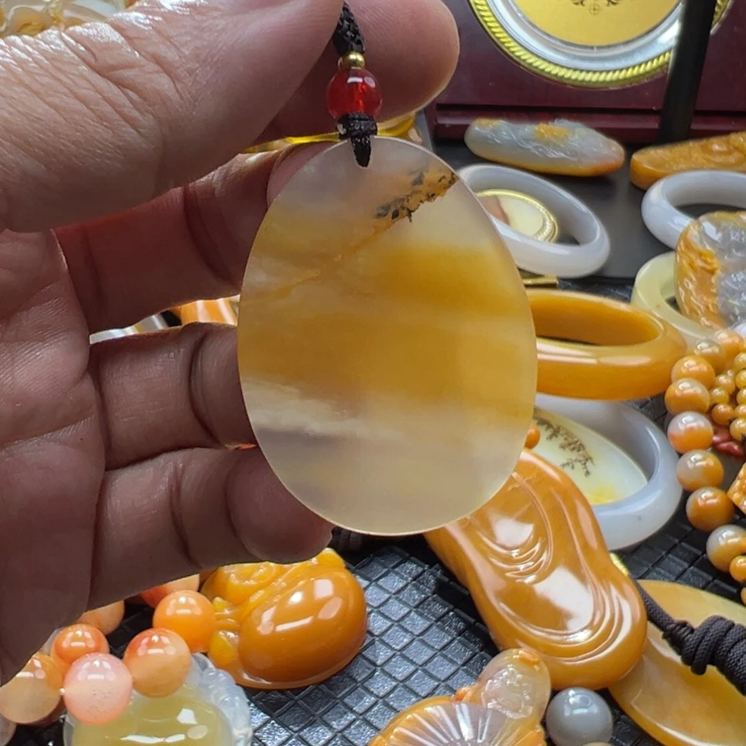 石英质玉未镶嵌颈饰