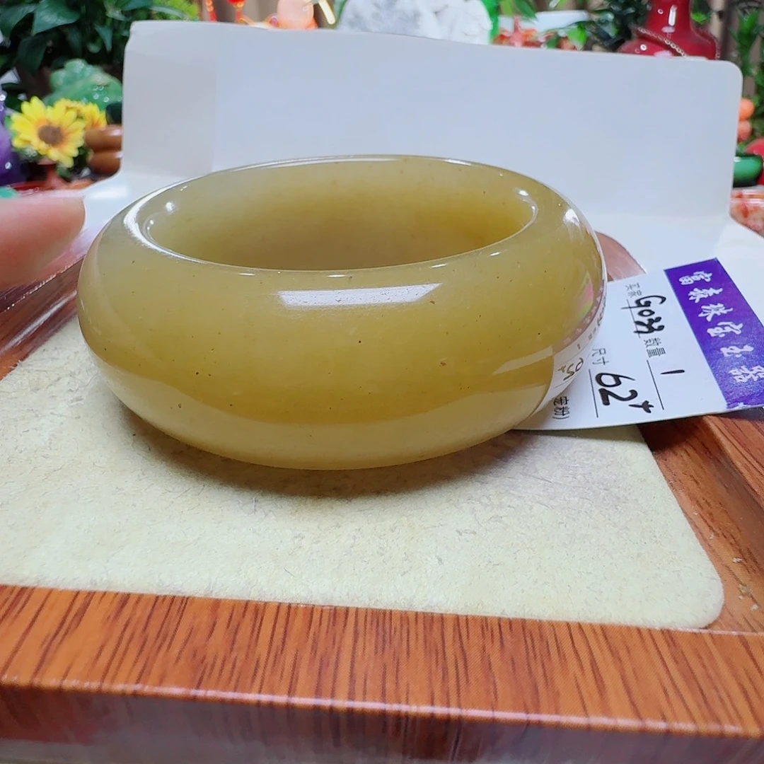 用***8石英质玉未镶嵌手镯