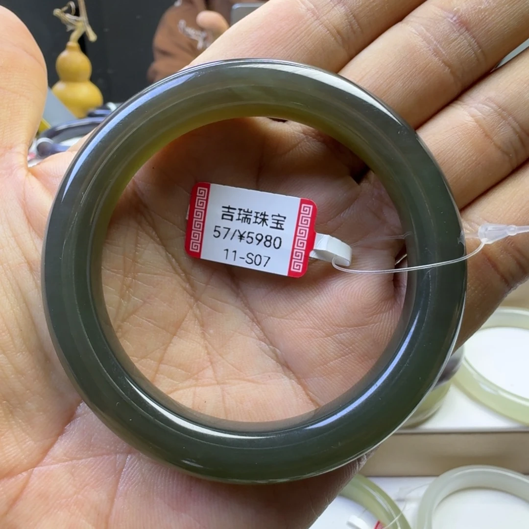 和田玉（糖玉）未镶嵌手镯