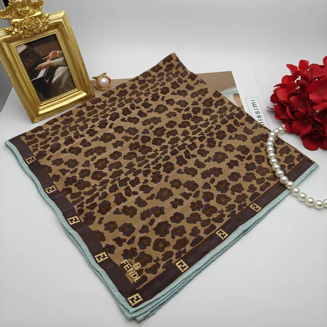 95新 FENDI/芬迪 海囤/芬迪/丝巾/yy05263