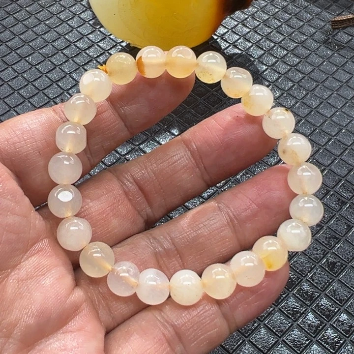 石英质玉未镶嵌颈饰