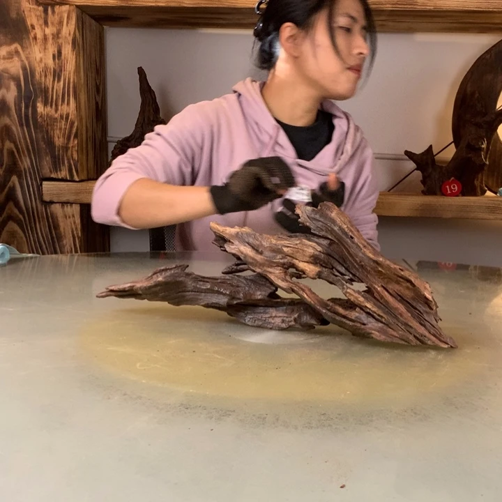 蜻***摘天然的云南紫柚木会黄水