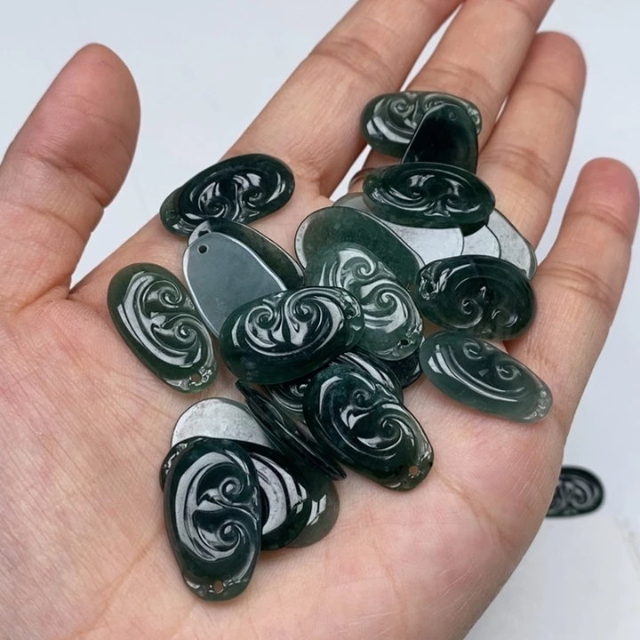 翡翠未镶嵌颈饰翡翠