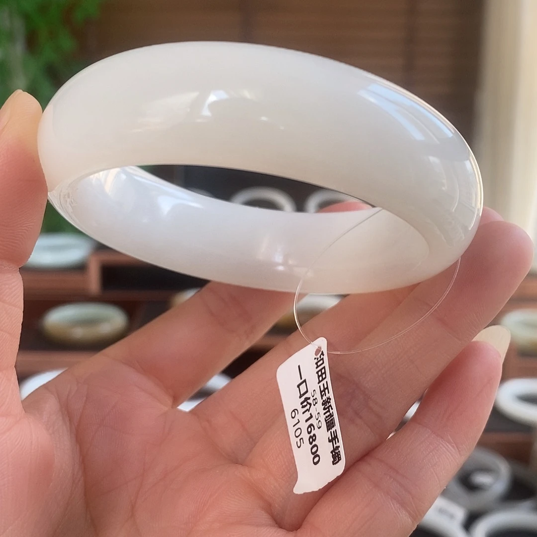 未镶嵌手镯和田玉6105