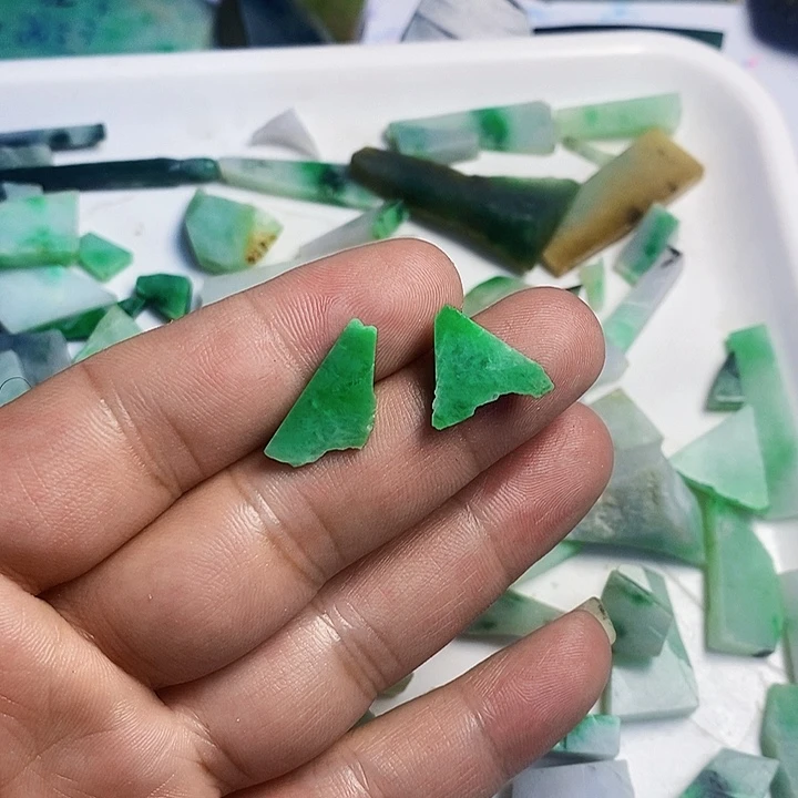 合***理翡翠散珠天然翡翠A货挂件