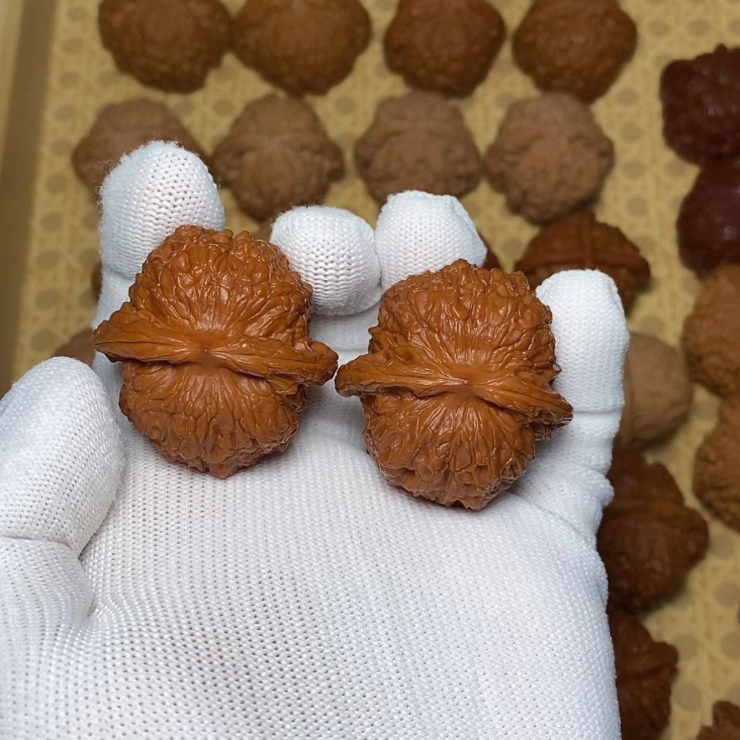文玩核桃吊坠血麒麟
