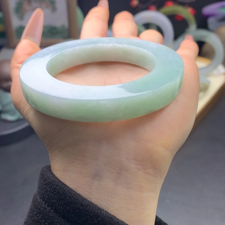 定制翡翠未镶嵌翡翠手镯