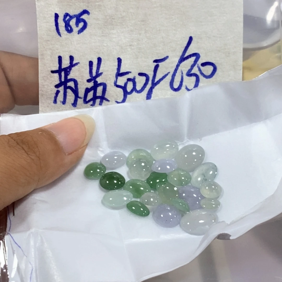 苏****定制翡翠未镶嵌不