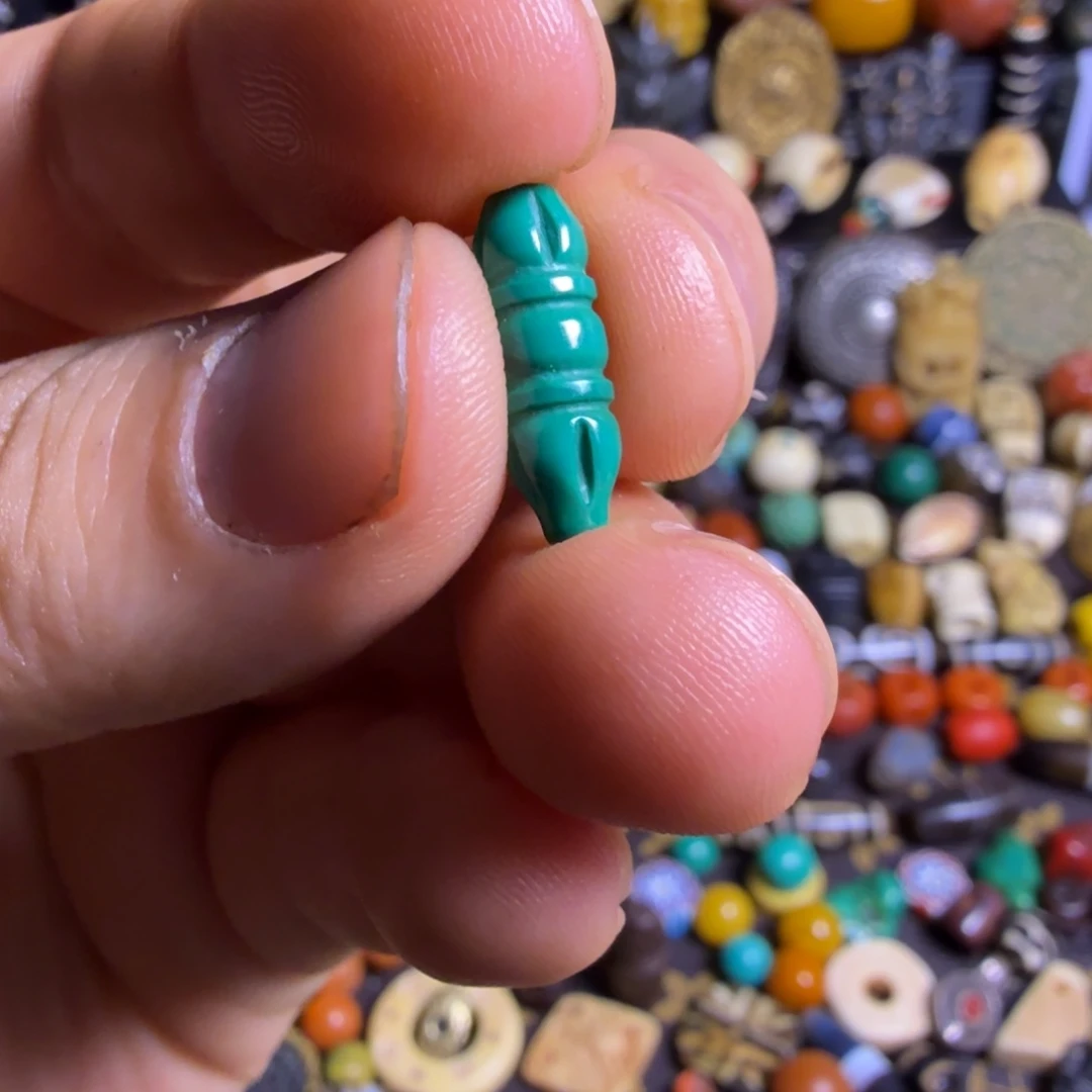 马***失琉璃颈饰如图如图