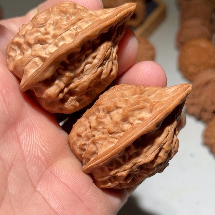 向****文玩核桃把件37红樱枪