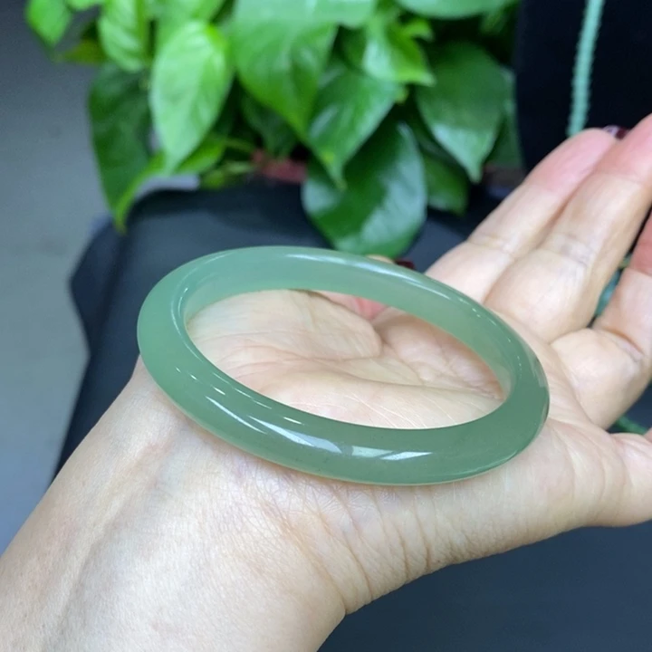 东陵石未镶嵌手镯