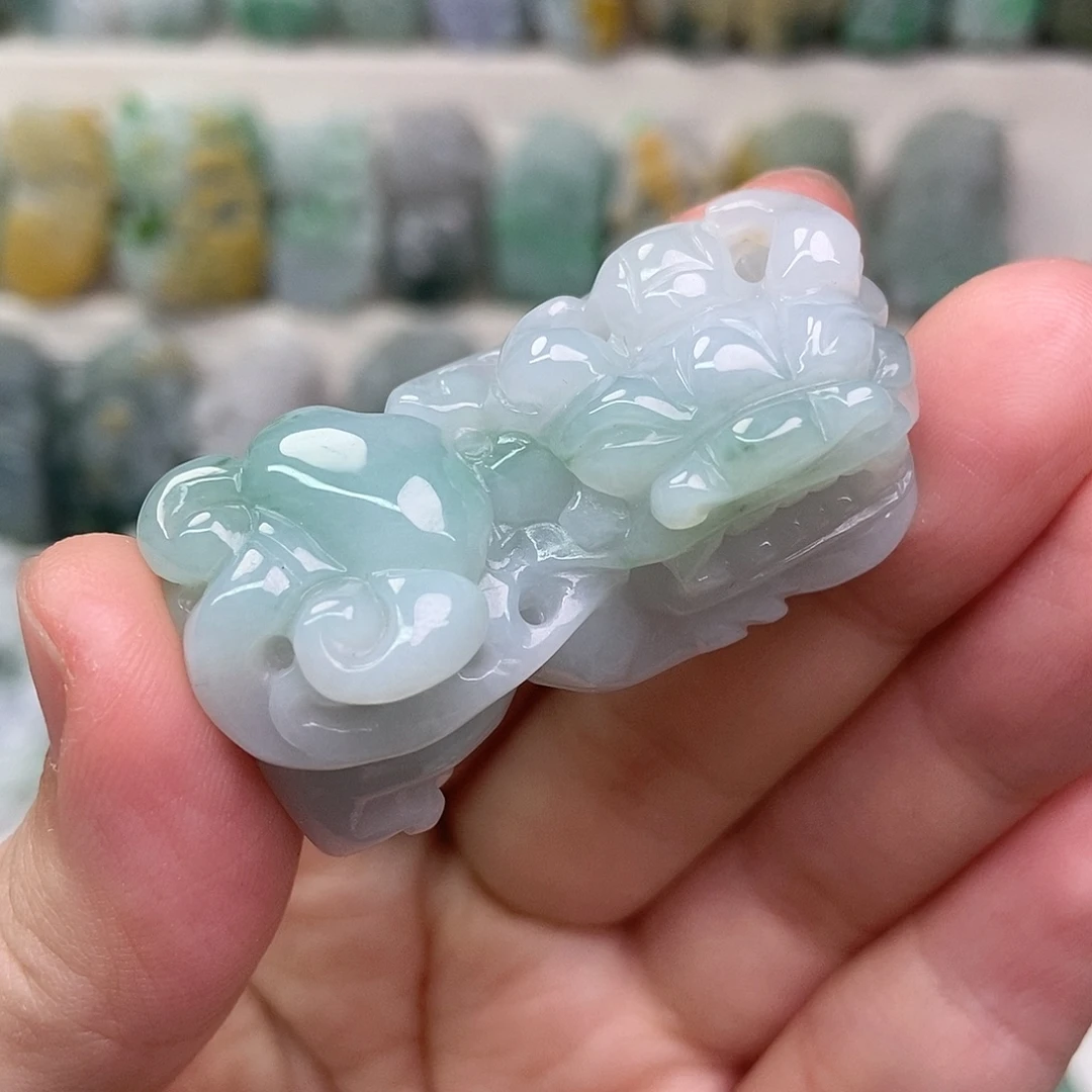 翡翠未镶嵌吊坠(赠链)