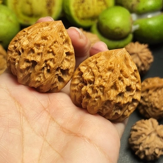 文玩核桃血灯笼一对