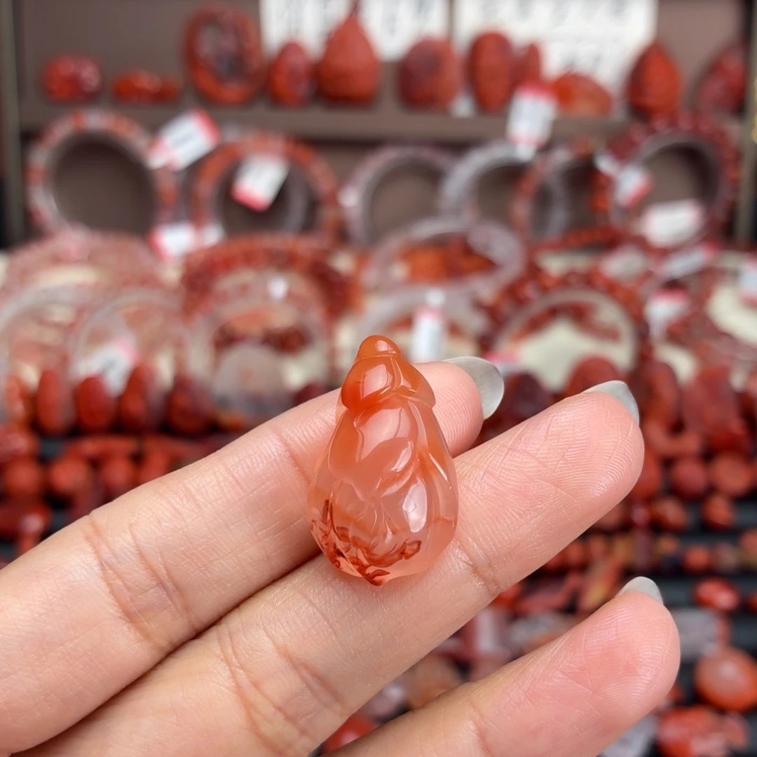 南红玛瑙未镶嵌颈饰玉兰花吊坠