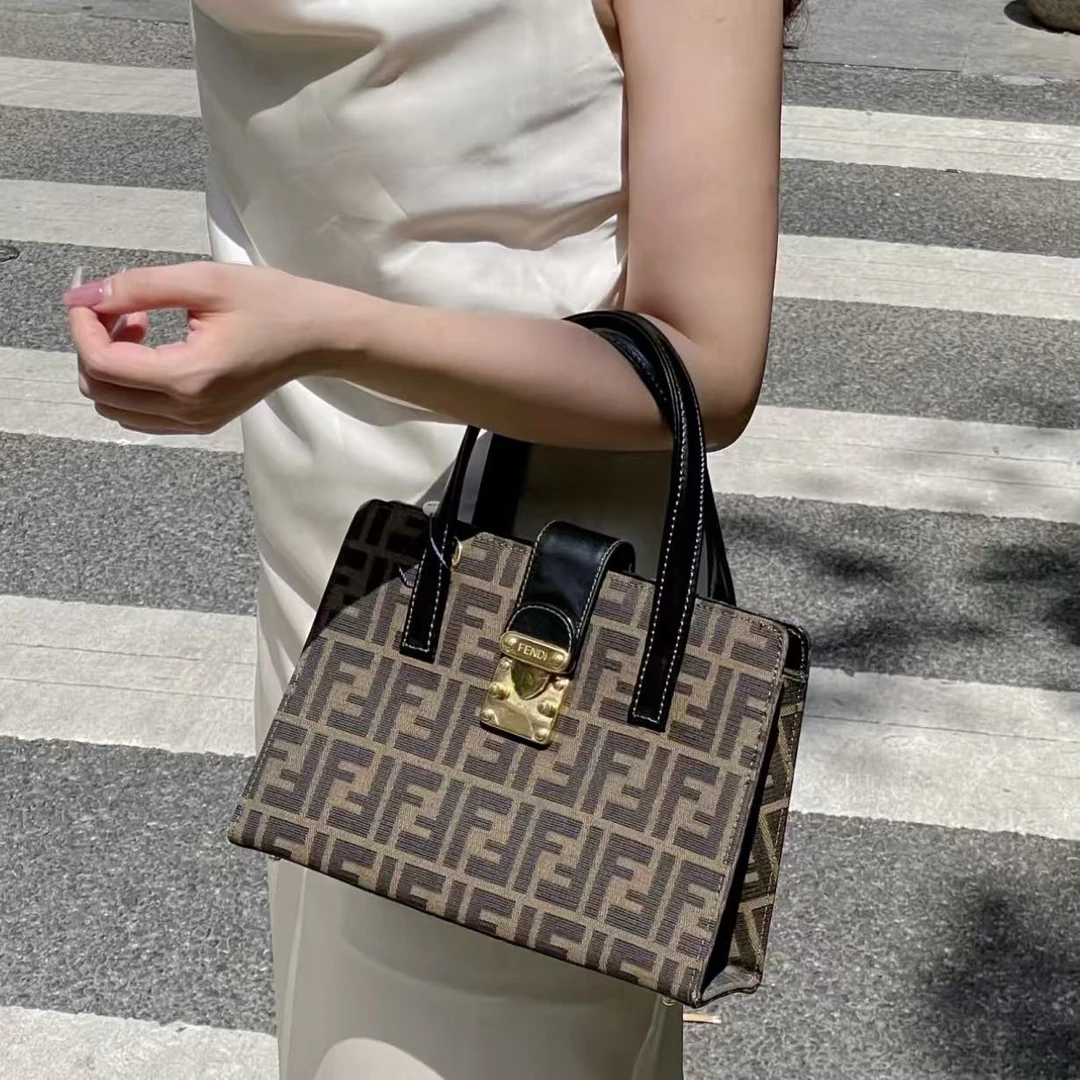 95新 FENDI/芬迪 多宝二奢/13133/老花手提包（手柄后换）