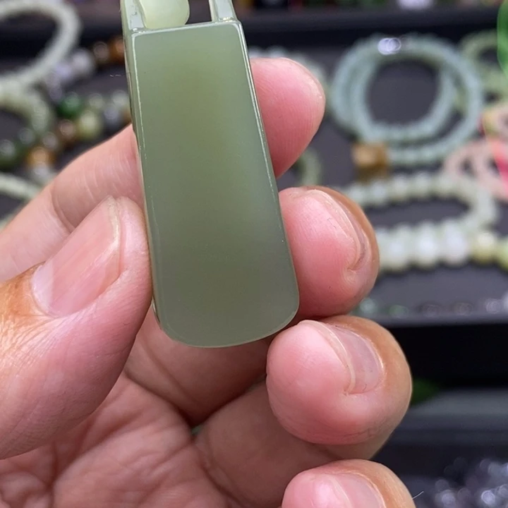 会***鱼和田玉未镶嵌颈饰