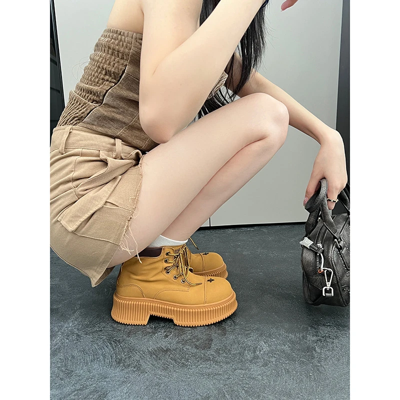 2025新款十字架厚底透气沙漠马丁靴短靴女机车靴大黄靴